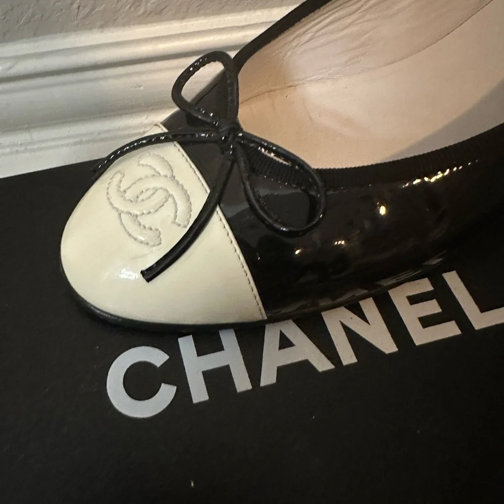 Chanel Vintage Black and White Patent Ballet Flats Size 39.5 / 8.5 - Picture 14 of 14